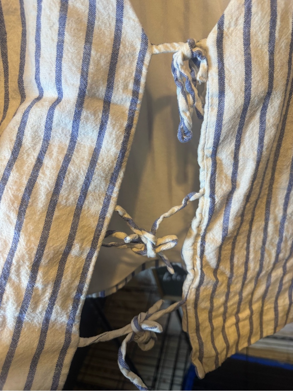 LC Lauren Conrad White and Blue Striped Tie-Front Crop Vest - Picture 3 of 6